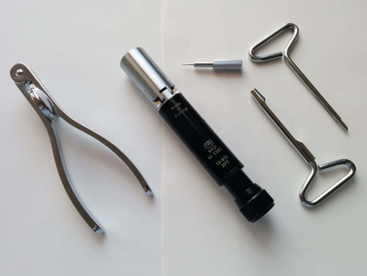 What Is a Refractometer, Its Use in Homebrewing & How It Works